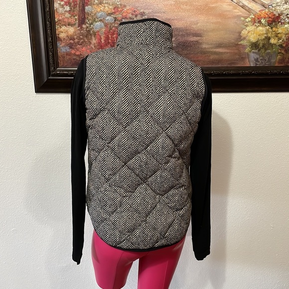 J. Crew Down Full Zip Jacket Vest Women’s Small Black Herringbone Pockets Gold - Picture 3 of 9